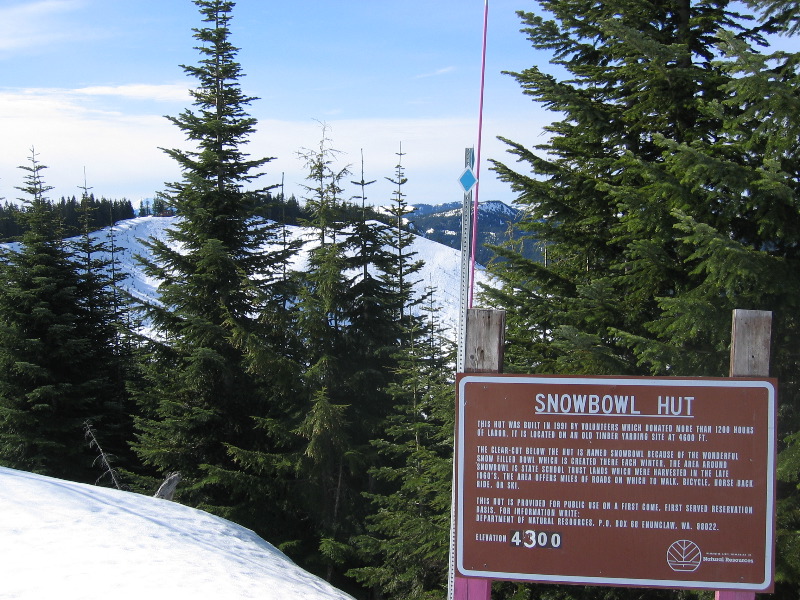 A confusing sign — we seached long in the night for the hut!