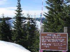 A confusing sign — we seached long in the night for the hut!