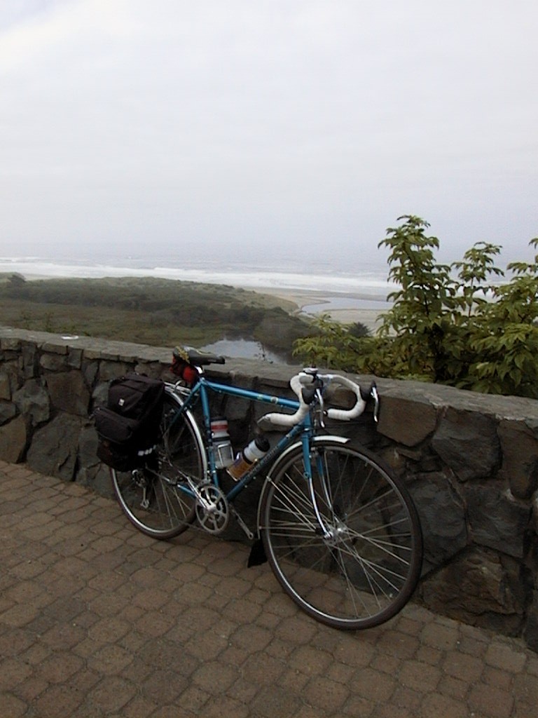 images/05_bike_at_wineama_beach.jpg